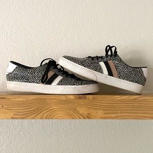 Donated

Kaansas sneakers (casual, work, going-out shoes)